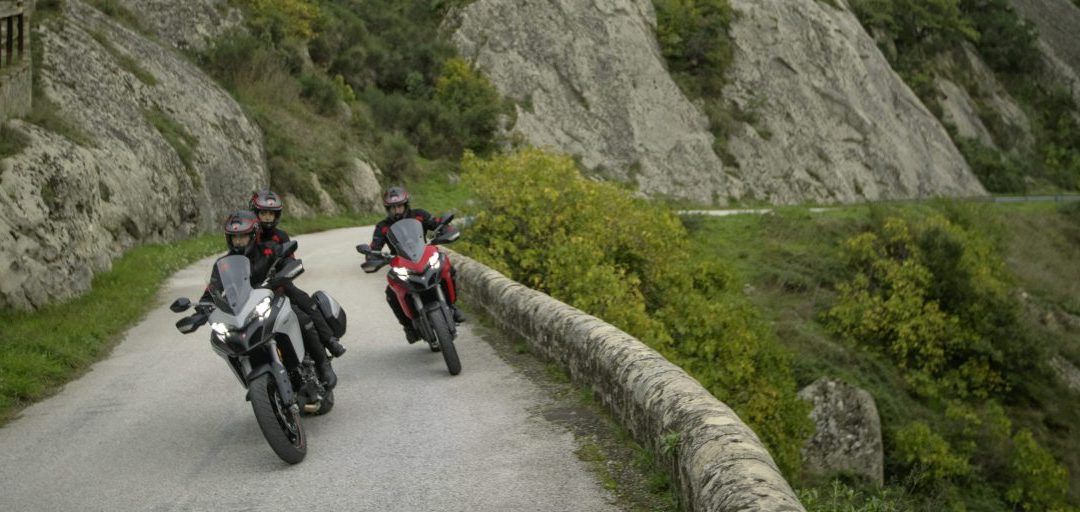 Kilómetros en moto: Mototurismo Touring y MTR